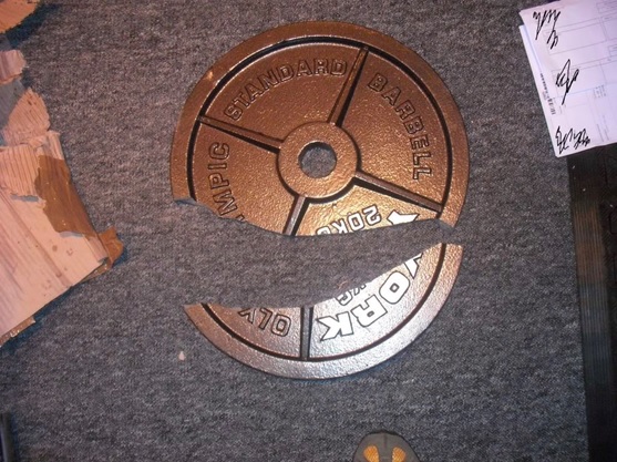 20kg olympic weight plate shattered in two pieces