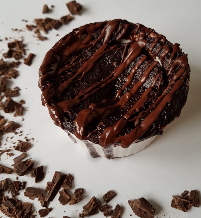 mug cake with chocolate bits