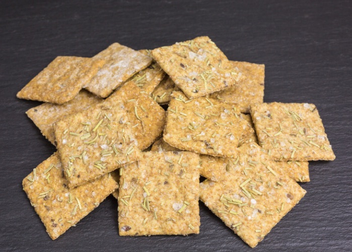 savoury protein crackers made using egg white